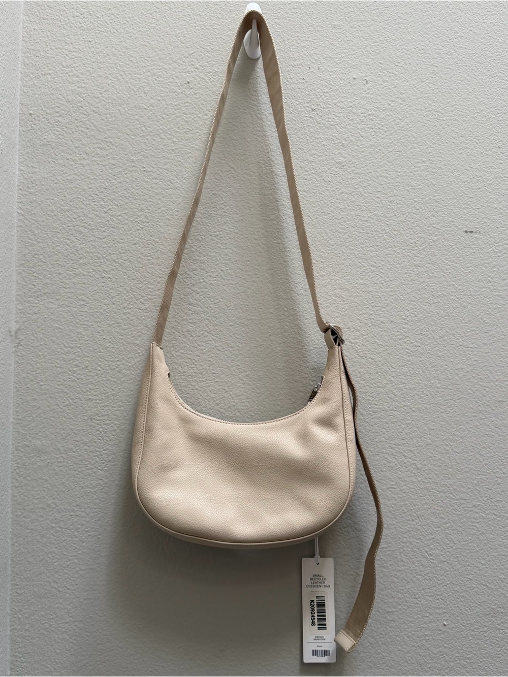 BAGGU - Small Recycled Leather Crescent Bag - Picture 3 of 9